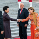 The King and Queen were welcomed by President Xi Jinping and First Lady Peng Liyuan. Foto: Heiko Junge, NTB scanpix